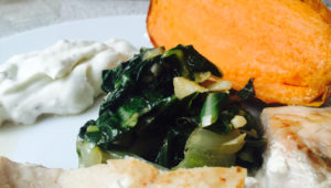 Seelachsfilet-mit-gebackener-Sueßkartoffel-Mangold-Gemuese